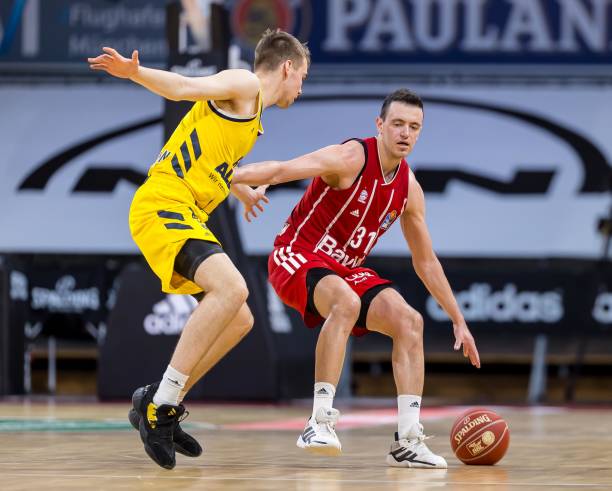 伤病疑云、轮休制度、信任危机，如今又深陷阴阳合同，小卡生涯毁了？