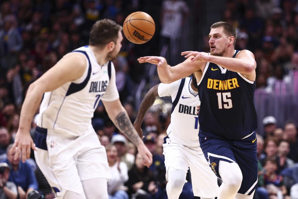 某队在一个 某队在一个