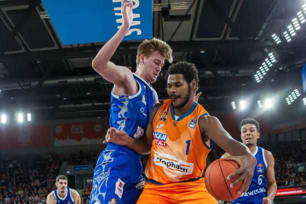 法国后卫朗克坦因酒驾+毒驾+无证驾驶造成事故，被判三年监禁